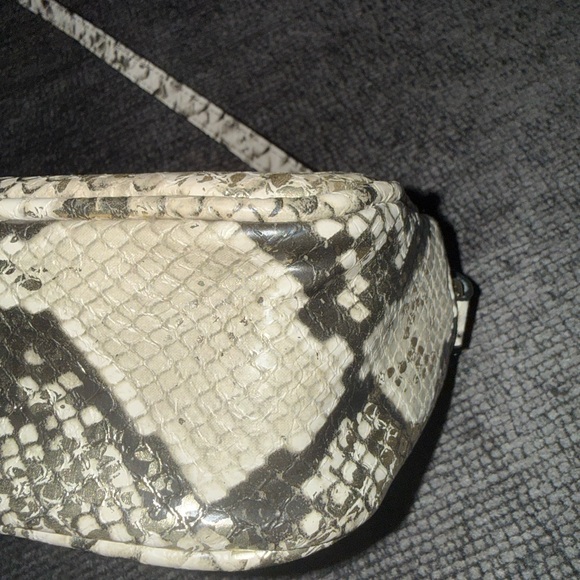 Steve Madden Snake Print Mini Crossbody Camera Bag Gold Chain Beige Black - Picture 10 of 15
